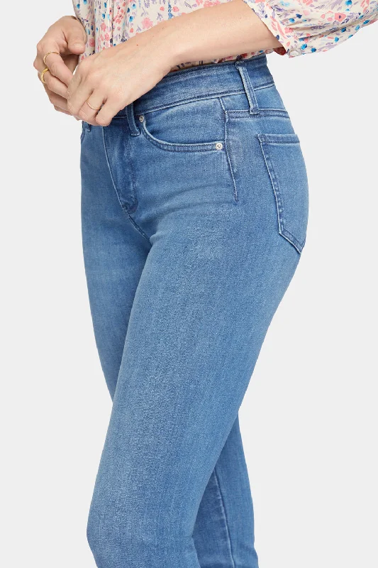 Le Silhouette Sheri Slim Jeans - Stunning